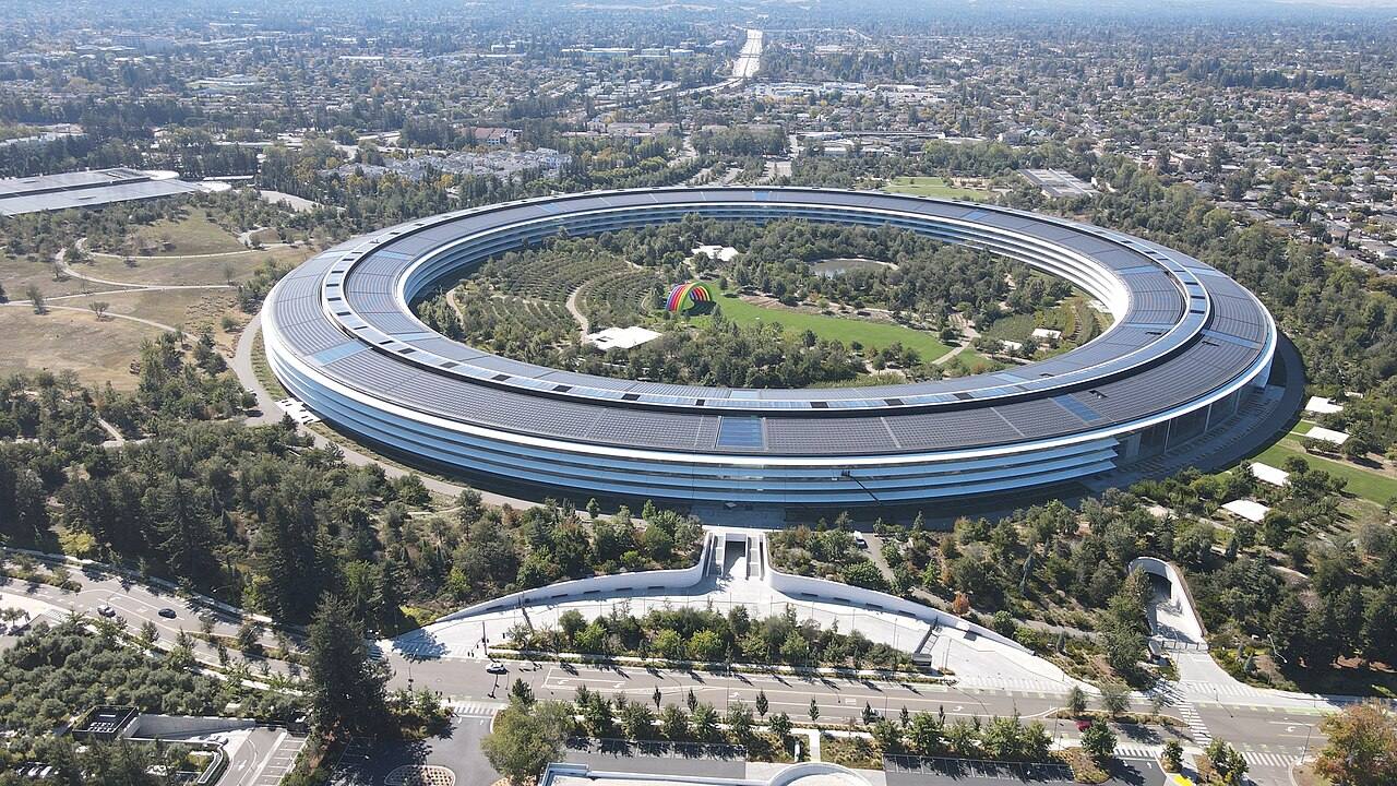 Vista aérea del anillo de Apple Park, la sede central de Apple en Cupertino, California