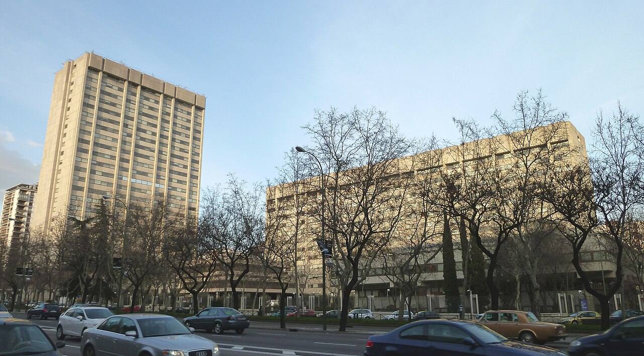 Fachada de la Torre del Complejo Cuzco, en el número 162 del Paseo de la Castellana de Madrid, edificio donde tiene su sede principal el Ministerio para la Transformación Digital